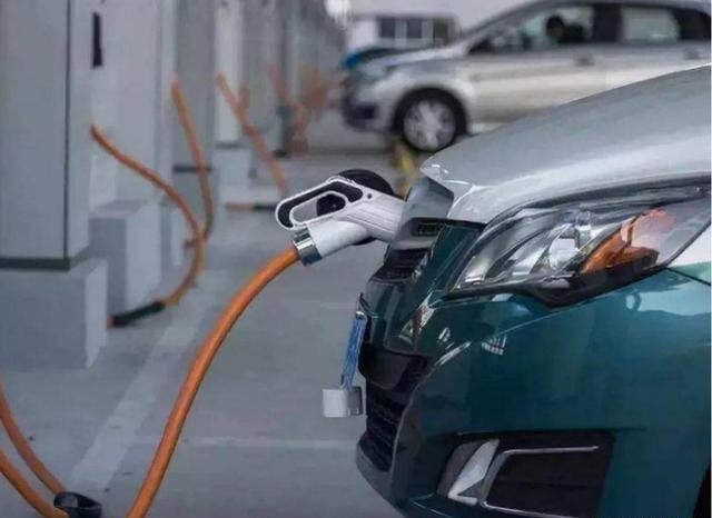 純電汽車續航突破1000公里，消費者為何仍不買賬？四大痛點解析與充電信息化發展前景